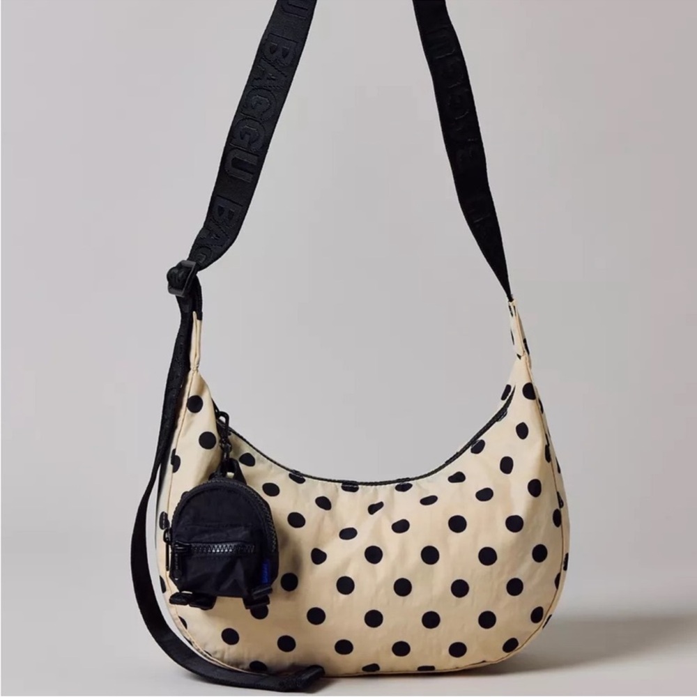 BAGGU Cream and Black Polka Dot Medium Crescent Bag
